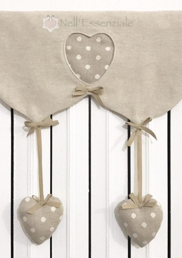 Copritermosifone coordinabile con cuori pendenti